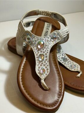 Steve Madden Girls Jeweled Sandals Size 3 White Rhinestone Thong Sandals